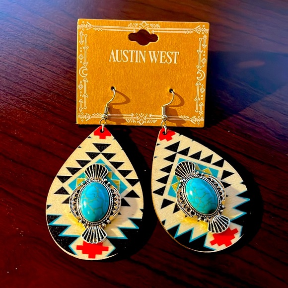 Western tear drop wooden earrings - Picture 1 of 5